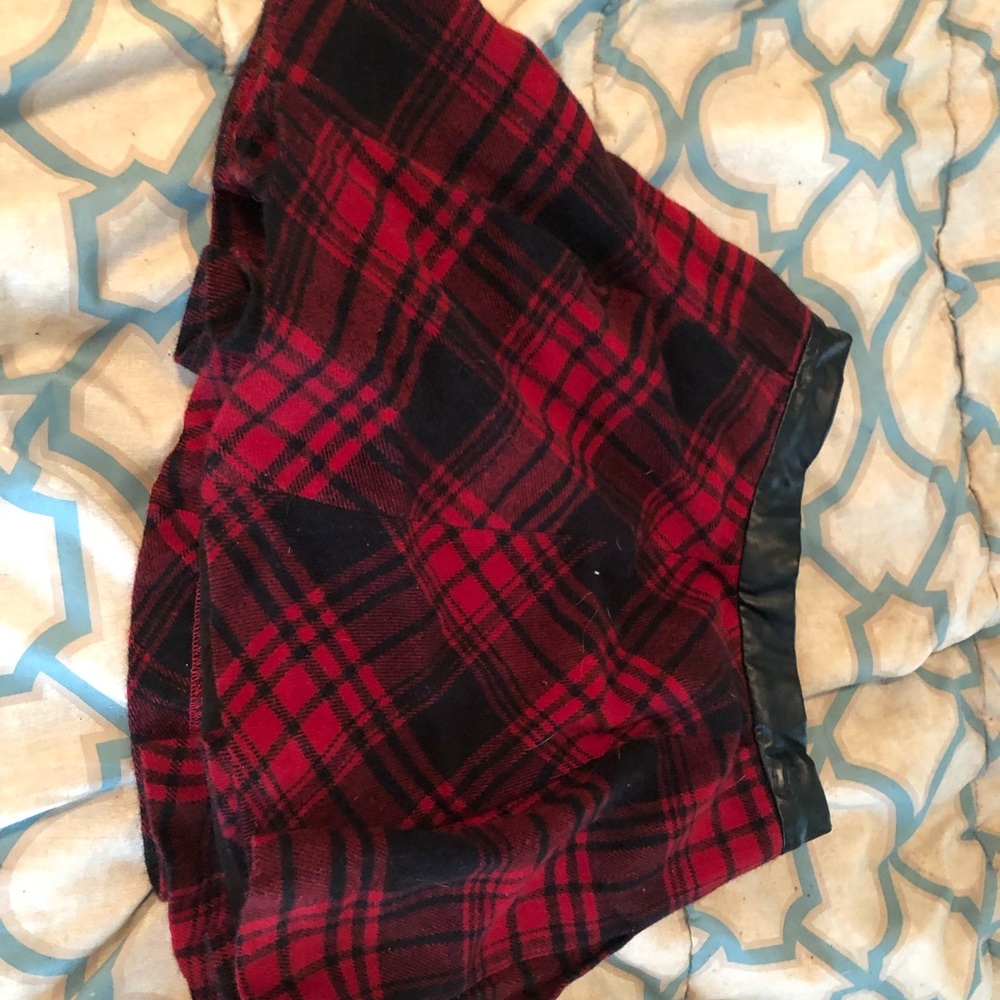 Plead plaid skirt